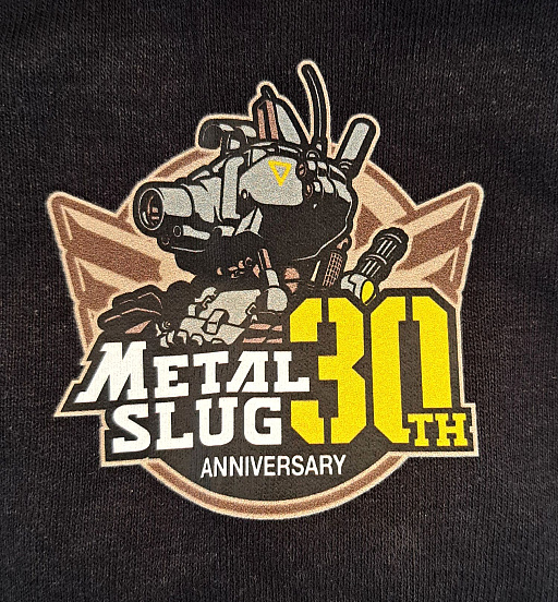 画像ギャラリー No.011のサムネイル画像 / 「メタルスラッグ」30周年記念グッズが海外で発表。復刻ポスターやパーカー，全面クリア時のリザルト画面をデザインしたTシャツといった変わり種も