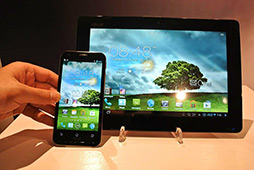 ASUS֥åȤˤʤAndroidޡȥեPadFone 2פȯɽ2012ǯܹȯ䤵ͽ