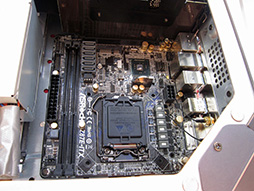 ASRockBMWǥΥޡ٥ܡϪIntel 8꡼åץåܥޥܡɤ