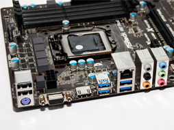 ASRockBMWǥΥޡ٥ܡϪIntel 8꡼åץåܥޥܡɤ