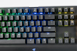 Razer BlackWidow X ChromaױѸǥXդBlackWidowϡǥȲ㤦Τ