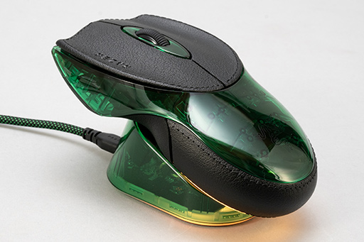画像ギャラリー No.003のサムネイル画像 / 約23万円でも完売したマウス!?　Razer初のゲーマー向けマウスを復刻した「Razer Boomslang」20周年モデルを写真で見る