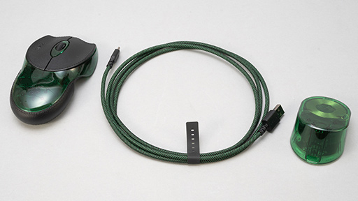 画像ギャラリー No.007のサムネイル画像 / 約23万円でも完売したマウス!?　Razer初のゲーマー向けマウスを復刻した「Razer Boomslang」20周年モデルを写真で見る