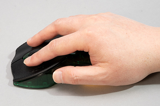 画像ギャラリー No.017のサムネイル画像 / 約23万円でも完売したマウス!?　Razer初のゲーマー向けマウスを復刻した「Razer Boomslang」20周年モデルを写真で見る