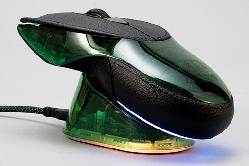 画像ギャラリー No.021のサムネイル画像 / 約23万円でも完売したマウス!?　Razer初のゲーマー向けマウスを復刻した「Razer Boomslang」20周年モデルを写真で見る