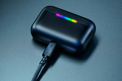 画像ギャラリー No.003のサムネイル画像 / Razerのワイヤレスゲーミングイヤフォン「Hammerhead V3 HyperSpeed」が発売。充電ケースがそのままワイヤレスアダプタになる