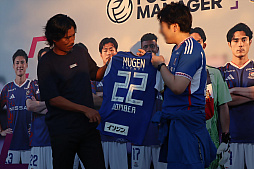 画像ギャラリー No.004のサムネイル画像 / 「Football Manager 27」特設ブースがMUFGスタジアムに登場。元日本代表の中澤佑二さんが，選手をその気にさせる監督の共通点を語った