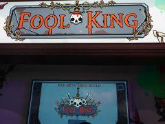 ����Ƥ�Ĥ��ᡤ�ݤ줿�ץ쥤�䡼�η������ˤ롣��Fool King�פϡ��ܳ�Ū�ʷ��ĤΤ֤Ĥ���礤��ڤ������Ʊ���������ȥХȥ顼����TGS2026��