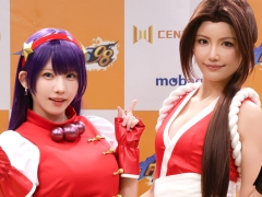「KOF98 IF」リリース記念発表会レポート。公式コスプレイヤーに就任したえなこさん，南あみさんが作品の魅力をアピール