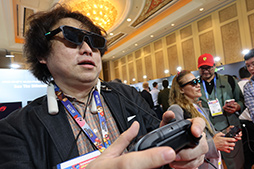 ���������꡼ No.009�Υ���ͥ������ / ASUS�Υ��󥰥饹���ǥ����ץ쥤��ROG XREAL R1�פ�����ˤΥ����ޡ������ǥ����ץ쥤�ϥ��󥰥饹������