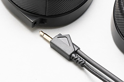 画像ギャラリー No.014のサムネイル画像 / 一度は体験したい平面駆動型スピーカー+開放型のゲーミングヘッドセット「ROG Kithara」をレビュー