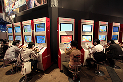 TGS 2010Ͽɥ֥֥ץ饹Happy Daily Lifeʲˡפ̤ܶȥ2011ɤ֥å˥ λͷ֡KONAMI֡®