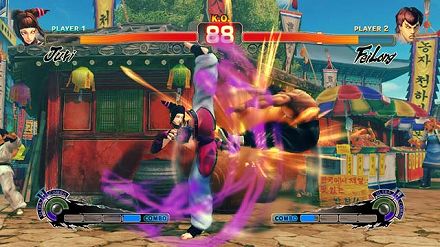 画像集#001のサムネイル/日本各地で開かれる「スーパーストリートファイターIV」の店頭体験会に急げ。そこで“油まみれの親父”と“キツめなテコンドー美女”の技を体験するんだ