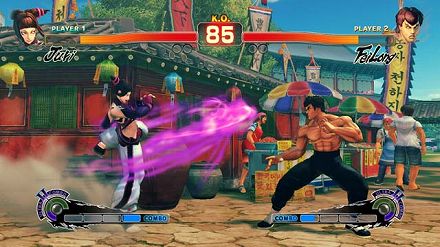 画像集#003のサムネイル/日本各地で開かれる「スーパーストリートファイターIV」の店頭体験会に急げ。そこで“油まみれの親父”と“キツめなテコンドー美女”の技を体験するんだ