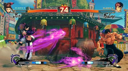 画像集#005のサムネイル/日本各地で開かれる「スーパーストリートファイターIV」の店頭体験会に急げ。そこで“油まみれの親父”と“キツめなテコンドー美女”の技を体験するんだ
