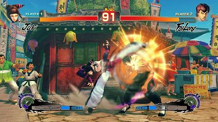 画像集#006のサムネイル/日本各地で開かれる「スーパーストリートファイターIV」の店頭体験会に急げ。そこで“油まみれの親父”と“キツめなテコンドー美女”の技を体験するんだ