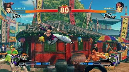 画像集#009のサムネイル/日本各地で開かれる「スーパーストリートファイターIV」の店頭体験会に急げ。そこで“油まみれの親父”と“キツめなテコンドー美女”の技を体験するんだ