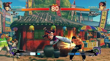 画像集#010のサムネイル/日本各地で開かれる「スーパーストリートファイターIV」の店頭体験会に急げ。そこで“油まみれの親父”と“キツめなテコンドー美女”の技を体験するんだ