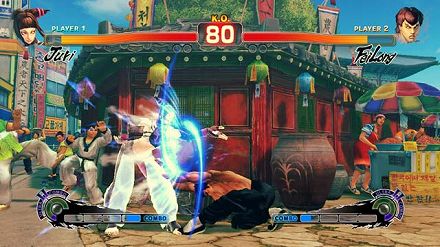 画像集#013のサムネイル/日本各地で開かれる「スーパーストリートファイターIV」の店頭体験会に急げ。そこで“油まみれの親父”と“キツめなテコンドー美女”の技を体験するんだ