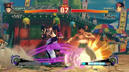 画像集#017のサムネイル/日本各地で開かれる「スーパーストリートファイターIV」の店頭体験会に急げ。そこで“油まみれの親父”と“キツめなテコンドー美女”の技を体験するんだ