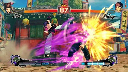 画像集#018のサムネイル/日本各地で開かれる「スーパーストリートファイターIV」の店頭体験会に急げ。そこで“油まみれの親父”と“キツめなテコンドー美女”の技を体験するんだ