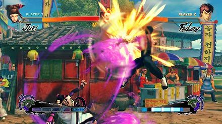 画像集#019のサムネイル/日本各地で開かれる「スーパーストリートファイターIV」の店頭体験会に急げ。そこで“油まみれの親父”と“キツめなテコンドー美女”の技を体験するんだ