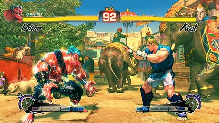 画像集#021のサムネイル/日本各地で開かれる「スーパーストリートファイターIV」の店頭体験会に急げ。そこで“油まみれの親父”と“キツめなテコンドー美女”の技を体験するんだ