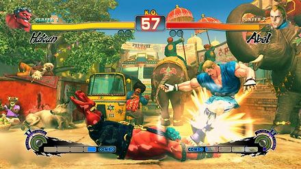画像集#022のサムネイル/日本各地で開かれる「スーパーストリートファイターIV」の店頭体験会に急げ。そこで“油まみれの親父”と“キツめなテコンドー美女”の技を体験するんだ