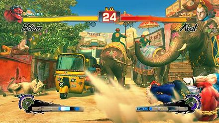 画像集#027のサムネイル/日本各地で開かれる「スーパーストリートファイターIV」の店頭体験会に急げ。そこで“油まみれの親父”と“キツめなテコンドー美女”の技を体験するんだ