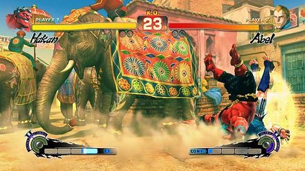 画像集#028のサムネイル/日本各地で開かれる「スーパーストリートファイターIV」の店頭体験会に急げ。そこで“油まみれの親父”と“キツめなテコンドー美女”の技を体験するんだ