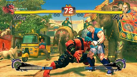 画像集#030のサムネイル/日本各地で開かれる「スーパーストリートファイターIV」の店頭体験会に急げ。そこで“油まみれの親父”と“キツめなテコンドー美女”の技を体験するんだ