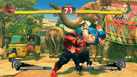 画像集#031のサムネイル/日本各地で開かれる「スーパーストリートファイターIV」の店頭体験会に急げ。そこで“油まみれの親父”と“キツめなテコンドー美女”の技を体験するんだ