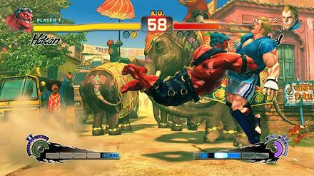 画像集#035のサムネイル/日本各地で開かれる「スーパーストリートファイターIV」の店頭体験会に急げ。そこで“油まみれの親父”と“キツめなテコンドー美女”の技を体験するんだ