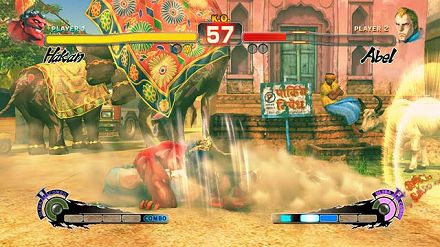 画像集#036のサムネイル/日本各地で開かれる「スーパーストリートファイターIV」の店頭体験会に急げ。そこで“油まみれの親父”と“キツめなテコンドー美女”の技を体験するんだ