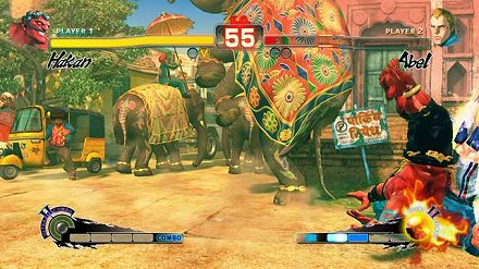 画像集#037のサムネイル/日本各地で開かれる「スーパーストリートファイターIV」の店頭体験会に急げ。そこで“油まみれの親父”と“キツめなテコンドー美女”の技を体験するんだ