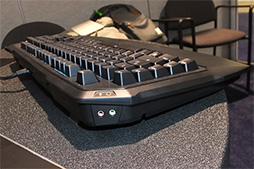 CES 2016ROCCATե륫顼LEDܤΥᥫ˥륭ܡɡRyos MK FXפȽ210gΥץ󥨥إåɥåȡRengaפϪ