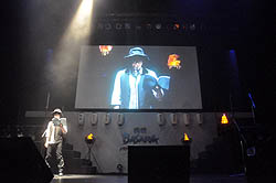 画像ギャラリー No.008のサムネイル画像 / 熱き武将達が再び集結！　ライブ，トーク，ゲーム大会と，大いに盛り上がった「バサラ祭2011〜夏の陣〜」の模様をレポート