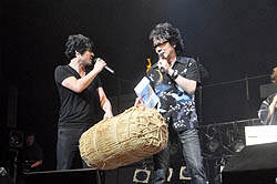 画像ギャラリー No.015のサムネイル画像 / 熱き武将達が再び集結！　ライブ，トーク，ゲーム大会と，大いに盛り上がった「バサラ祭2011〜夏の陣〜」の模様をレポート