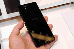 ɥ⡤Xperia Zפ2MEDIASʤ2013ǯեǥ륹ޡȥե֥åȤȯɽܥǥäȻȤäƤߤ 