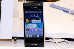 ɥ⡤Xperia Zפ2MEDIASʤ2013ǯեǥ륹ޡȥե֥åȤȯɽܥǥäȻȤäƤߤ 