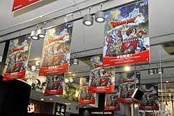 画像ギャラリー No.025のサムネイル画像 / オンラインゲームに対する社会の理解がどう変わるのか楽しみ――「ドラゴンクエストX」発売記念イベント会場で,堀井雄二氏と齊藤陽介氏にインタビュー