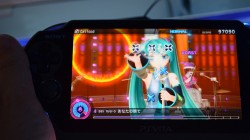 E3 2012PS Vitaǥѥåפ鲻ߥLA˺о졣 E3ǤѵҤ̥λֽ鲻ߥ -Project DIVA- fץץ쥤ݡ