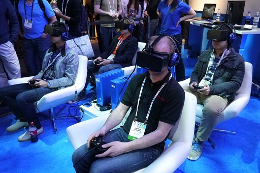 CES 2014ϡOculus RiftפκǿǤϡֳLEDǰ֥ȥå󥰤б