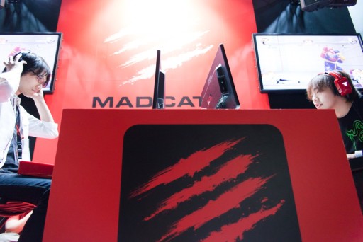 ·ΥȡʥȤΤϡʤȥ롦եơTGS 2014Mad Catz֡ǳŤ줿֥IVեȥݡ