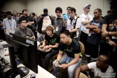 EVO2015ϥϥ٥ʻ礬³Ф֥IV硤٥8˿ʤ4̾ˡꥶȤȡP4U2ͥĶؤΥ󥿥ӥ塼Ϥ