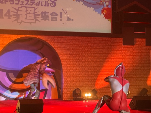 画像ギャラリー No.013のサムネイル画像 / 「城ドラフェスティバル2025-2026 〜2.14“超”集合〜」会場レポート。ウルトラマンVS. バルタン星人のヒーローショー,白熱の大会で大賑わい