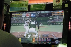 画像集#008のサムネイル/アーケードTCG「BASEBALL HEROES 2014」のロケテストが本日開始。100人を超えるファンが集まった会場の模様を，新要素の概要と共にお届け