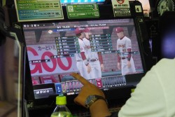 画像集#014のサムネイル/アーケードTCG「BASEBALL HEROES 2014」のロケテストが本日開始。100人を超えるファンが集まった会場の模様を，新要素の概要と共にお届け