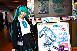 ȯ䤵줿ֽ鲻ߥ -Project DIVA- X HDפεǰ񤬳šץǥ塼 ʻȥǥ쥯ŴιƱ󥿥ӥ塼ͤϤ