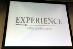 画像集 No.001のサムネイル画像 / 「エクスペリエンス創設10周年記念イベント」が開催。新作「黄泉ヲ裂ク華」や「新釈・剣の街の異邦人 ～黒の宮殿～」，そして記念コラボが続々と発表に